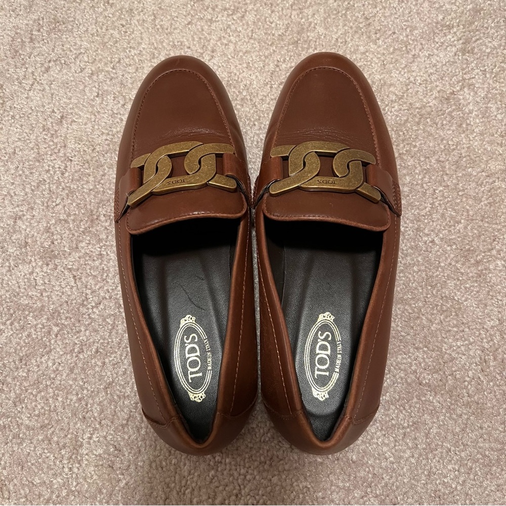 Tod's Chestnut Leather Loafers with Gold Accent